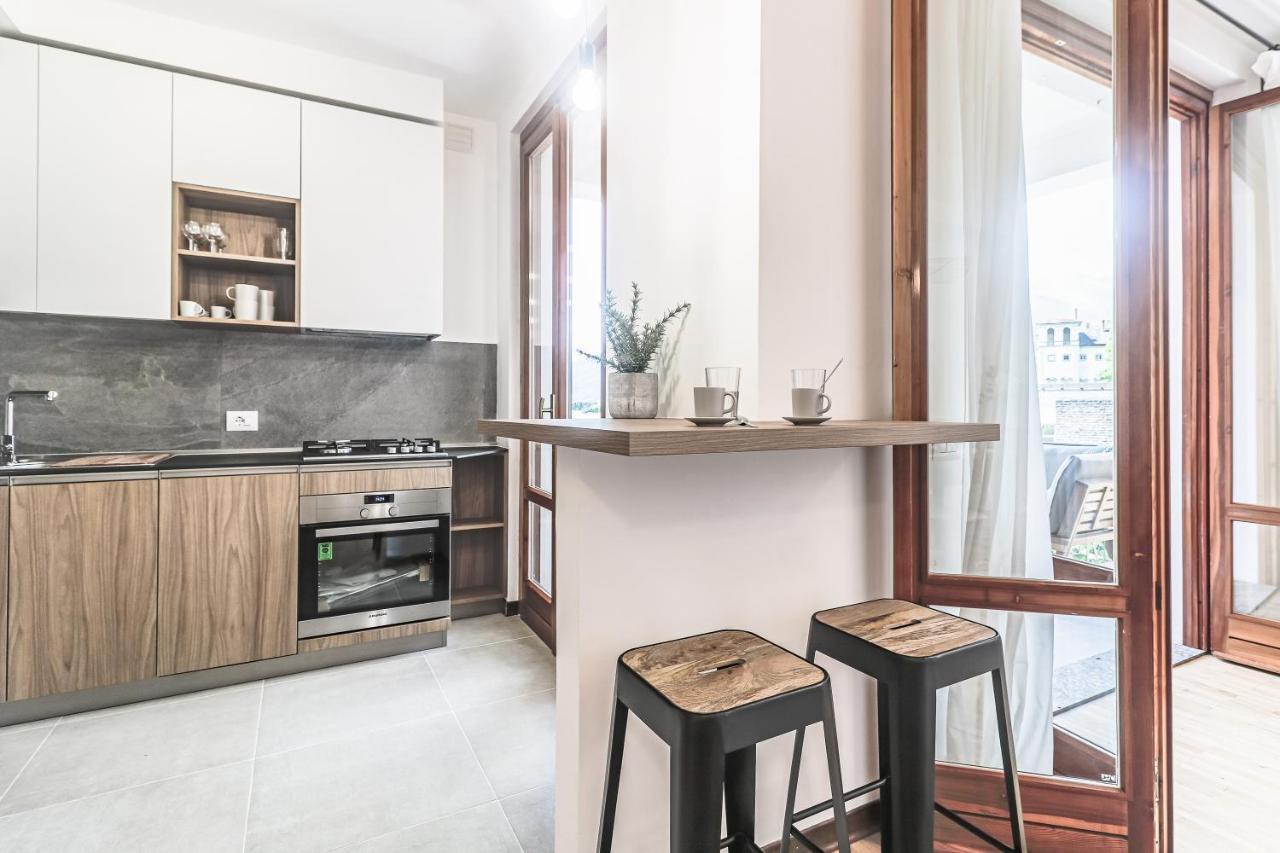 Stunning View Lakeside Apartment - Larihome A11 Gravedona Eksteriør billede